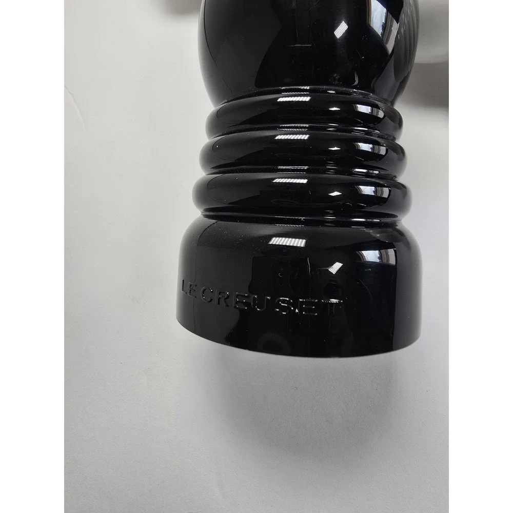 Le Creuset Salt and Pepper Mill Set Black and White Ceramic Grinder 8 Inch